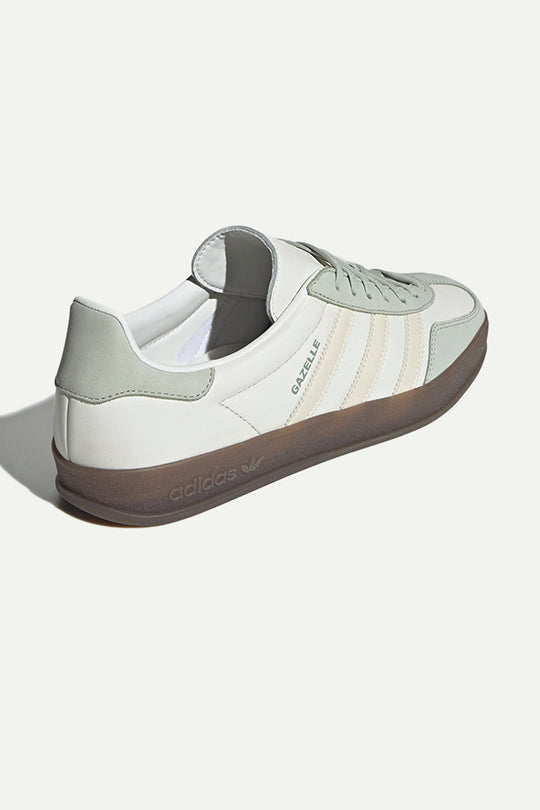 נעלי סניקרס  Gazelle indoor בצבע כחול לבן