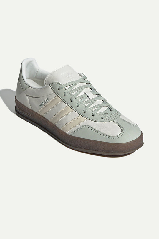 נעלי סניקרס  Gazelle indoor בצבע כחול לבן