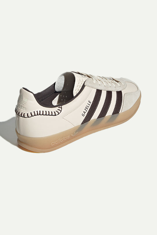 נעלי סניקרס GAZELLE INDOOR בצבע לבן וחום