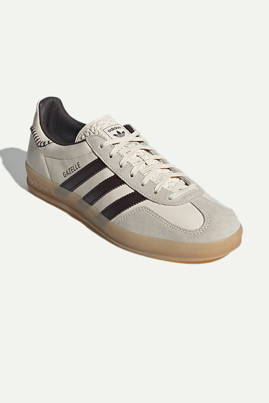 נעלי סניקרס GAZELLE INDOOR בצבע לבן וחום