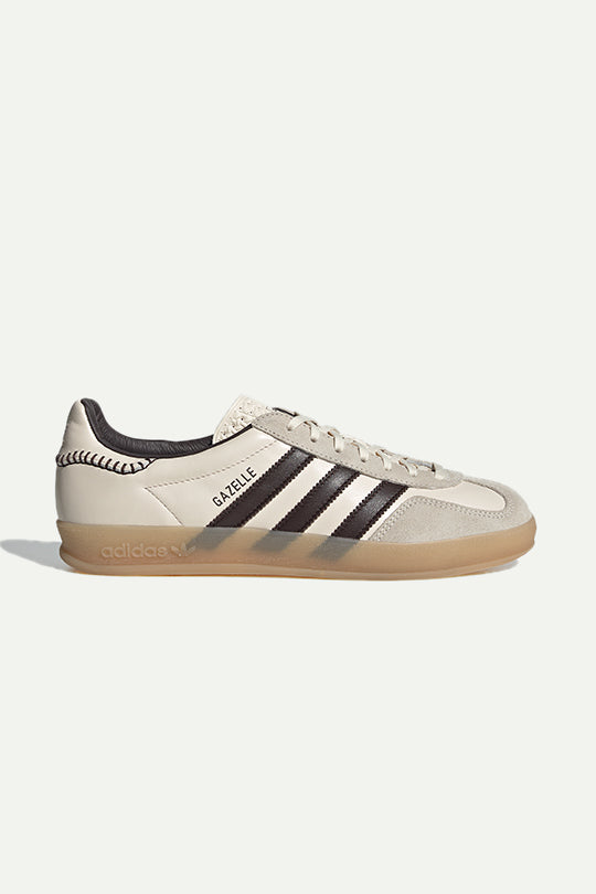 נעלי סניקרס GAZELLE INDOOR בצבע לבן וחום