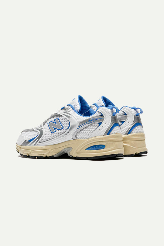 נעלי סניקרס MR530EA בצבע לבן/כחול