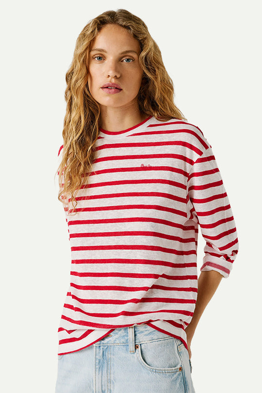 טי-שירט בצבע לבן עם פסים אדומים