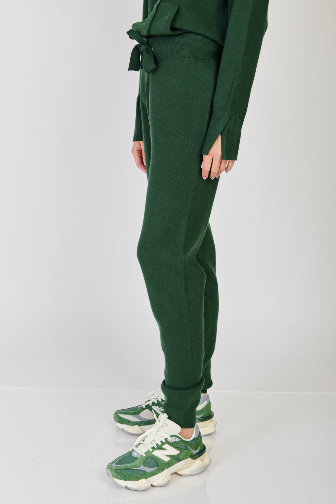 מכנסי טרנינג ארוכים James בצבע ירוק