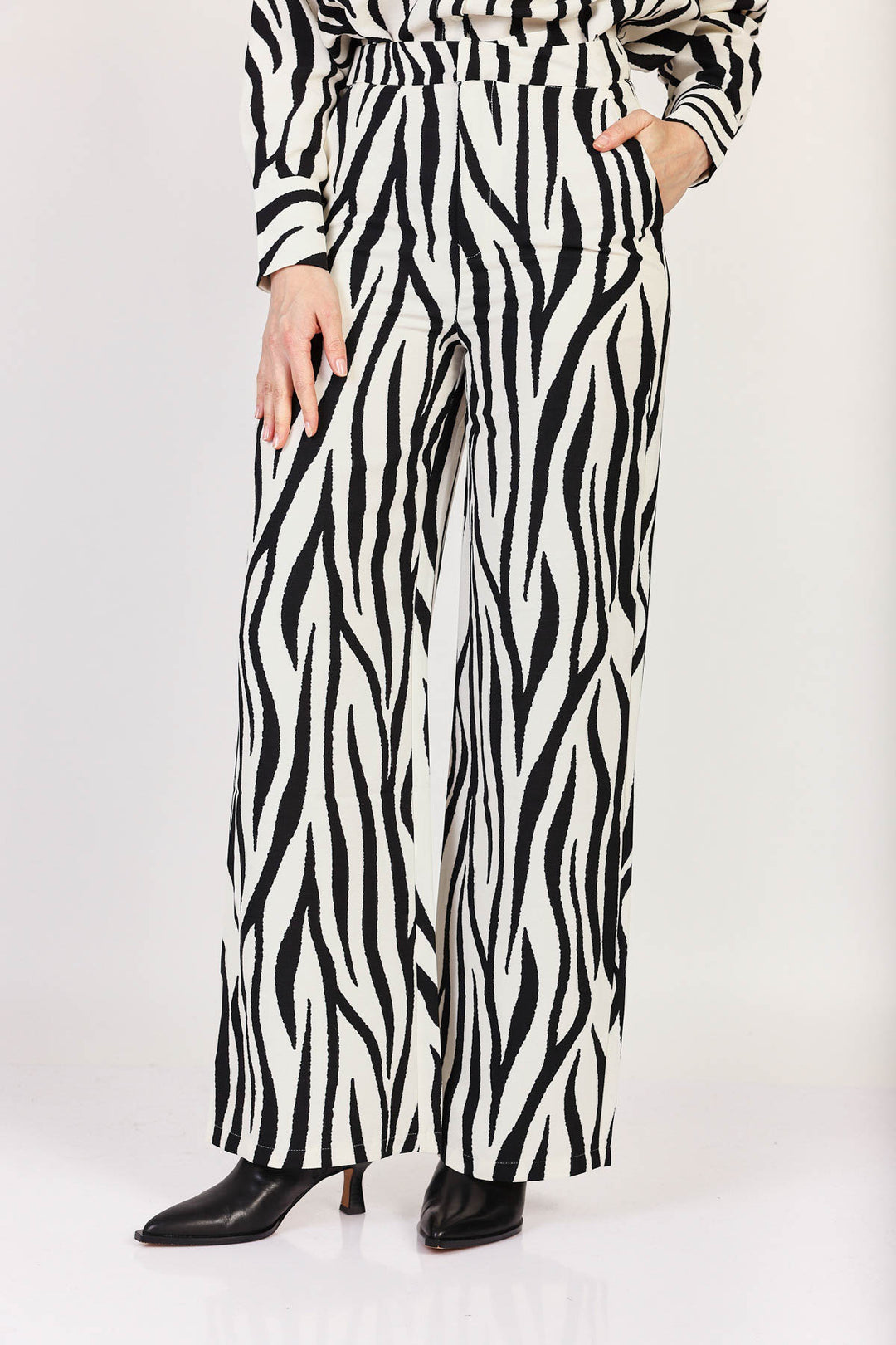 מכנסיים רחבים Simone בצבע שחור/לבן