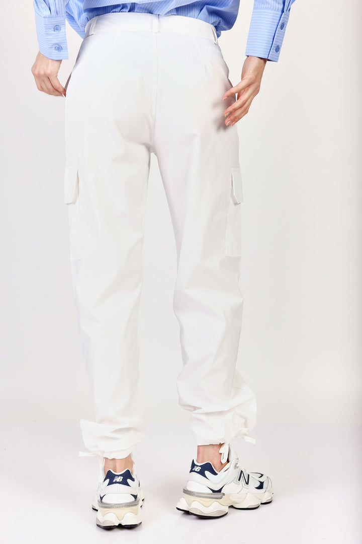 מכנסי קרגו Sofia בצבע לבן