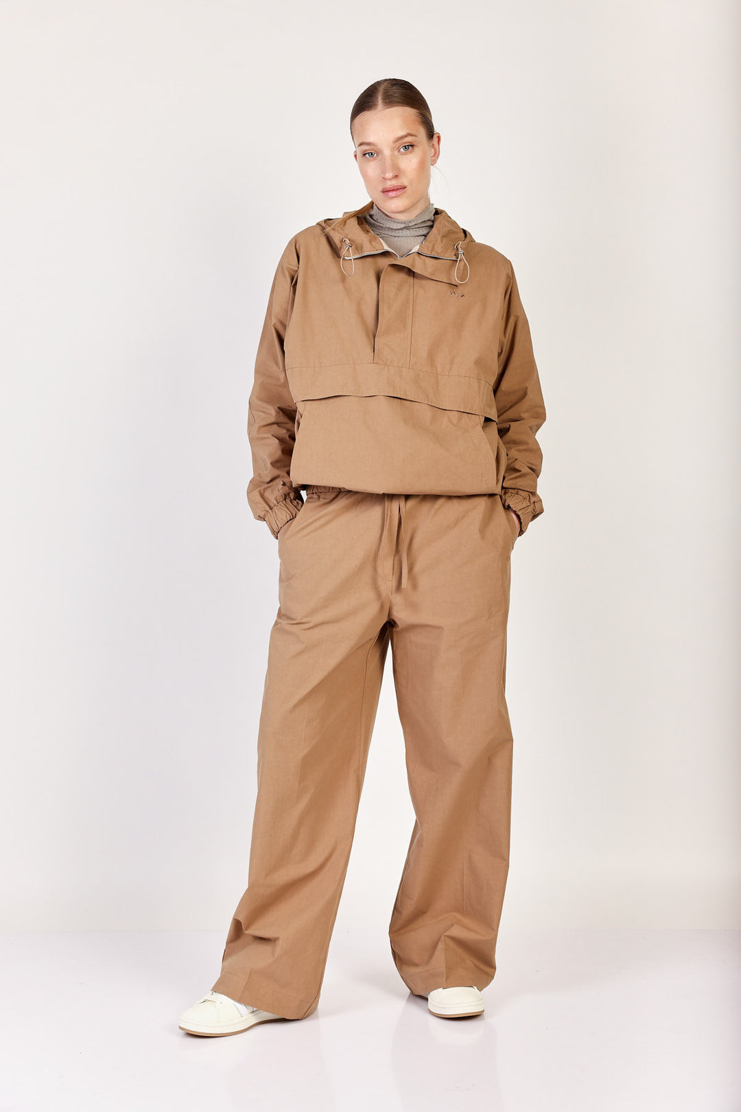 מכנסי טרנינג טאפט Tomiro בצבע חום
