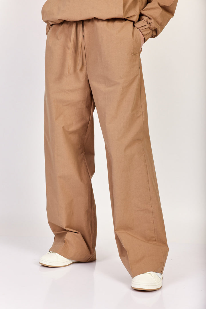 מכנסי טרנינג טאפט Tomiro בצבע חום