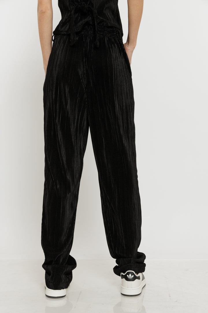 מכנסיים בגזרה ישרה Suwyer פליסה בצבע שחור