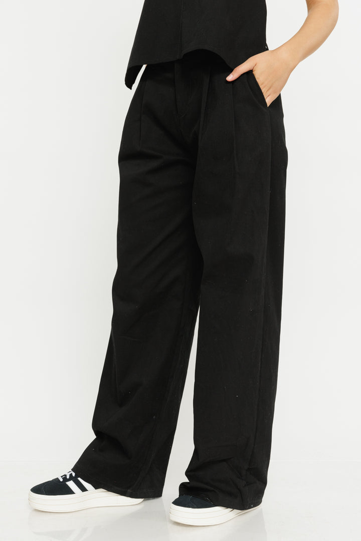 מכנסיים מחוייטים רחבים Mmy בצבע שחור
