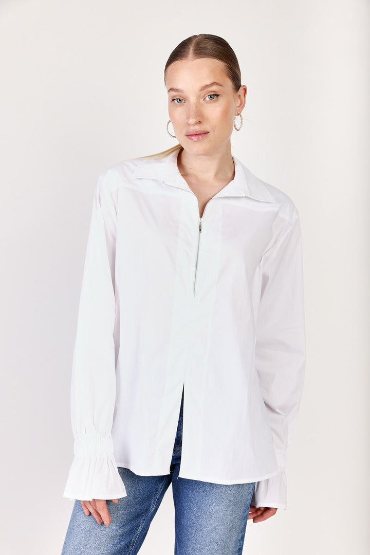 חולצת Beata בצבע לבן