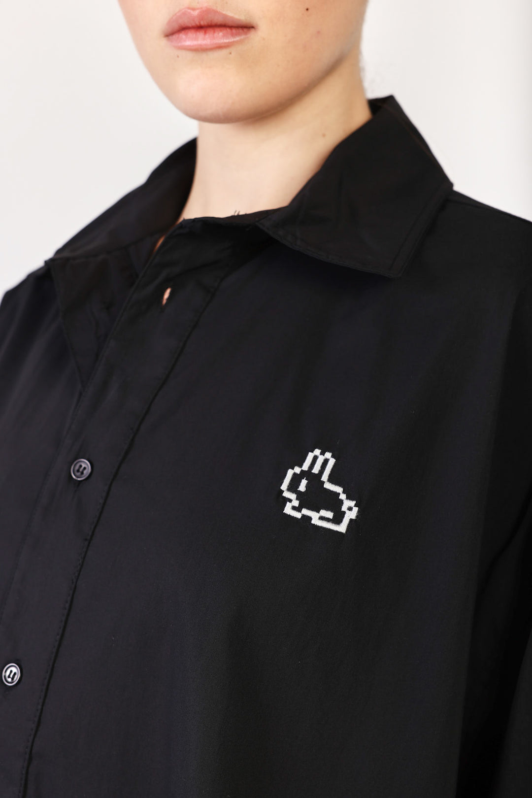 חולצת אוברסייז אוקספורד בצבע שחור