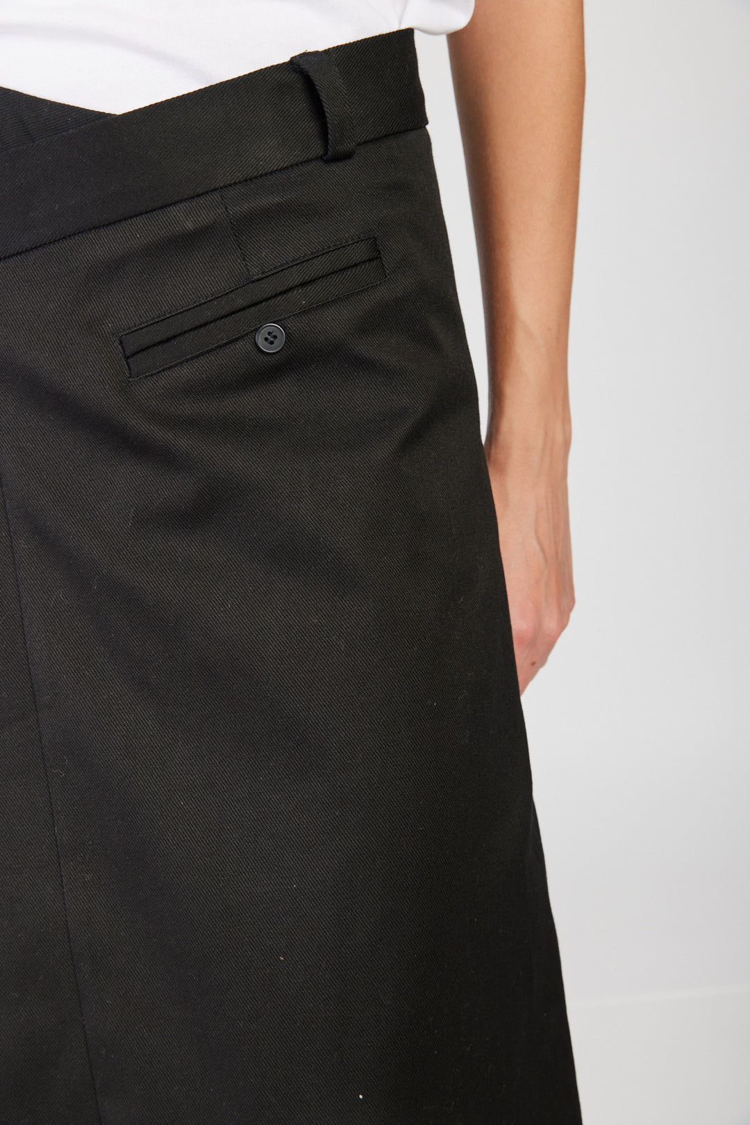 חצאית מידי Lucila מחוייטת בצבע שחור