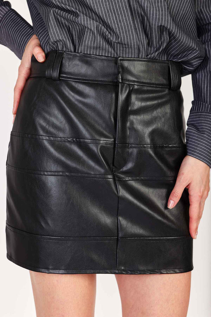 חצאית מיני דמוי עור Jagger בצבע שחור