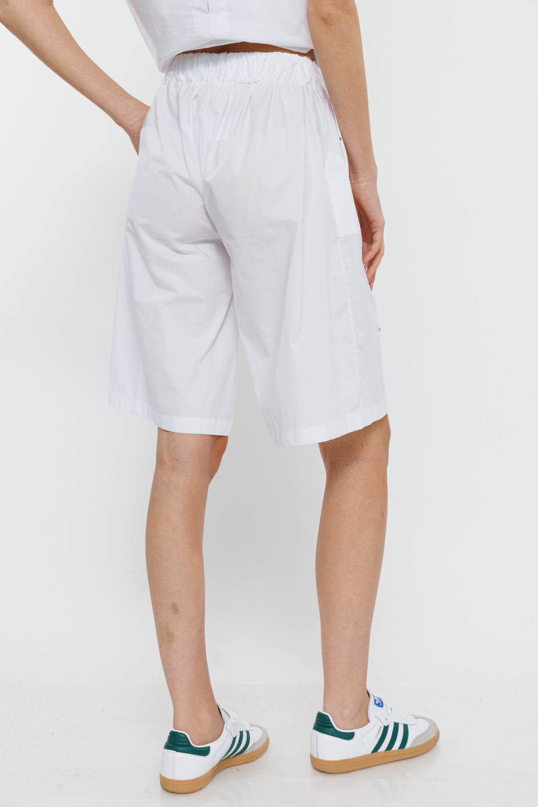 מכנסי ברמודה עם קריסטילים Shiny בצבע לבן