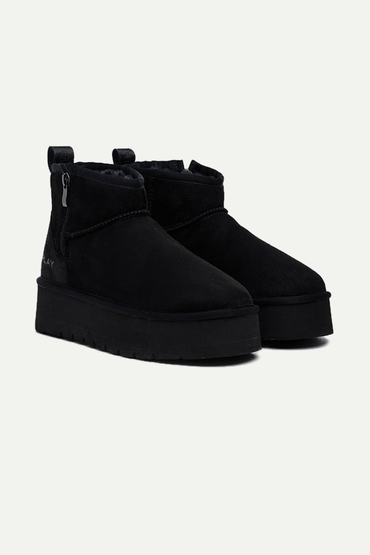 מגפי פרווה בצבע שחור