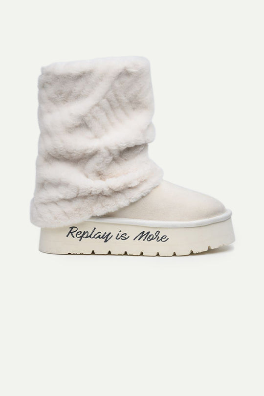 מגפי פרווה בצבע אוף וויט