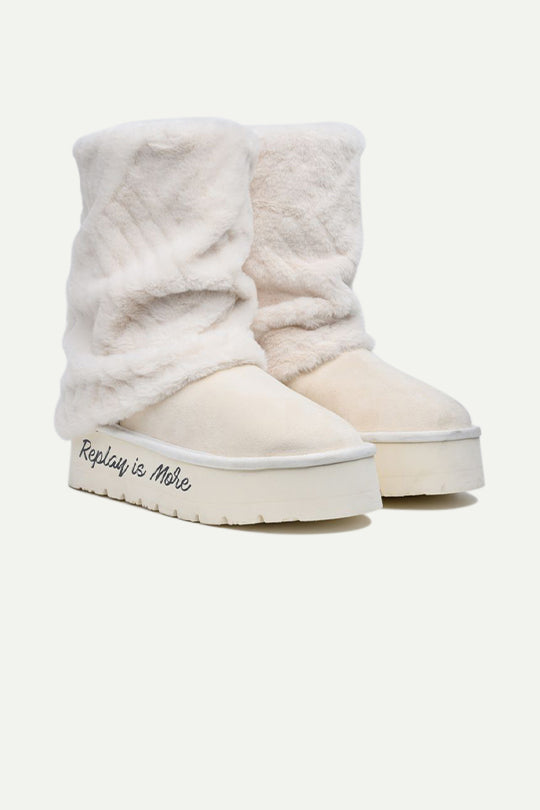 מגפי פרווה בצבע אוף וויט