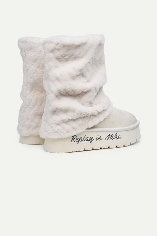 מגפי פרווה בצבע אוף וויט