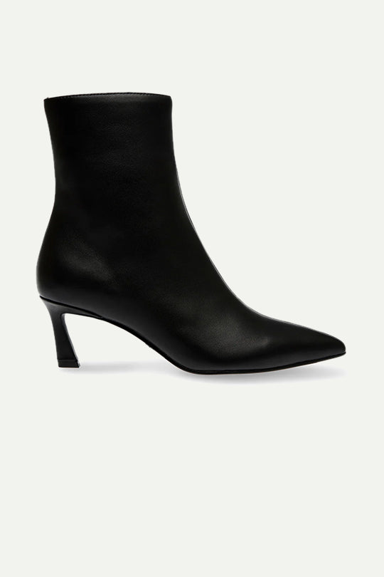 מגפוני LULAH בצבע שחור