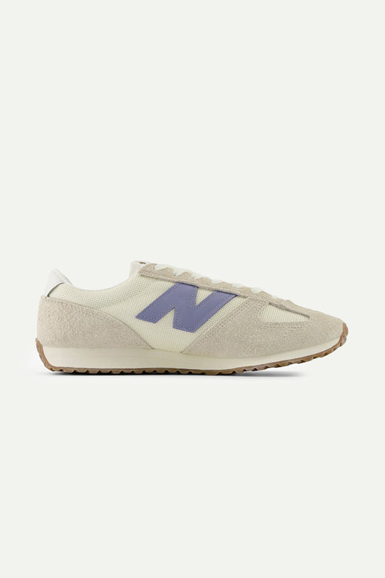 סניקרס U471AA בצבע שמנת עם סגול