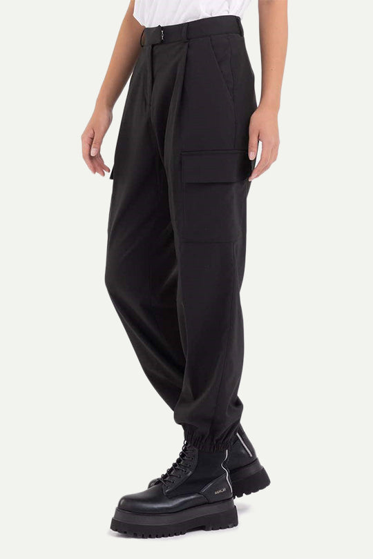 מכנסי Cargo בצבע שחור
