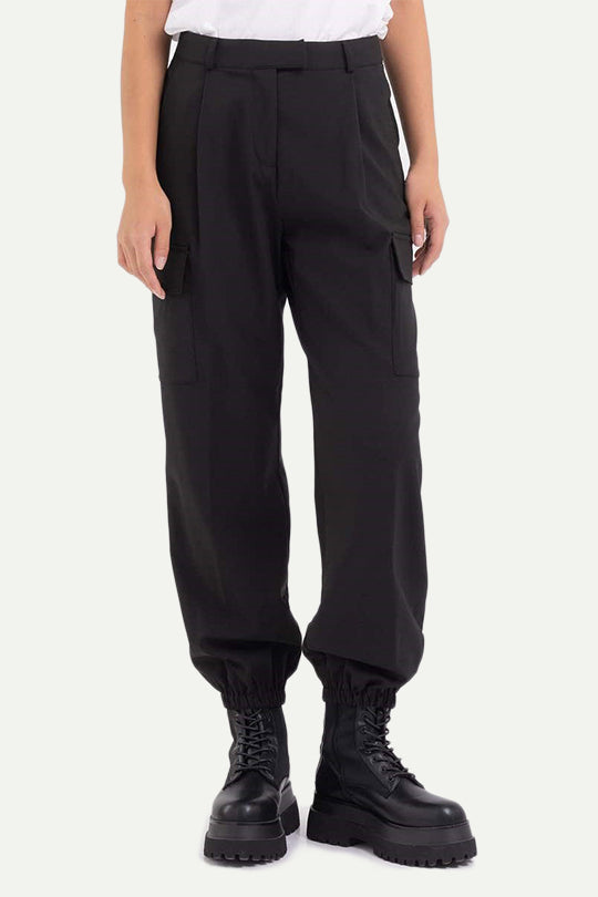 מכנסי Cargo בצבע שחור