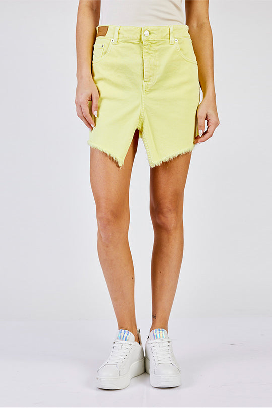 חצאית ג’ינס קצרה בצבע צהוב
