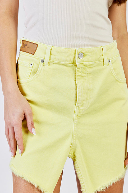 חצאית ג’ינס קצרה בצבע צהוב