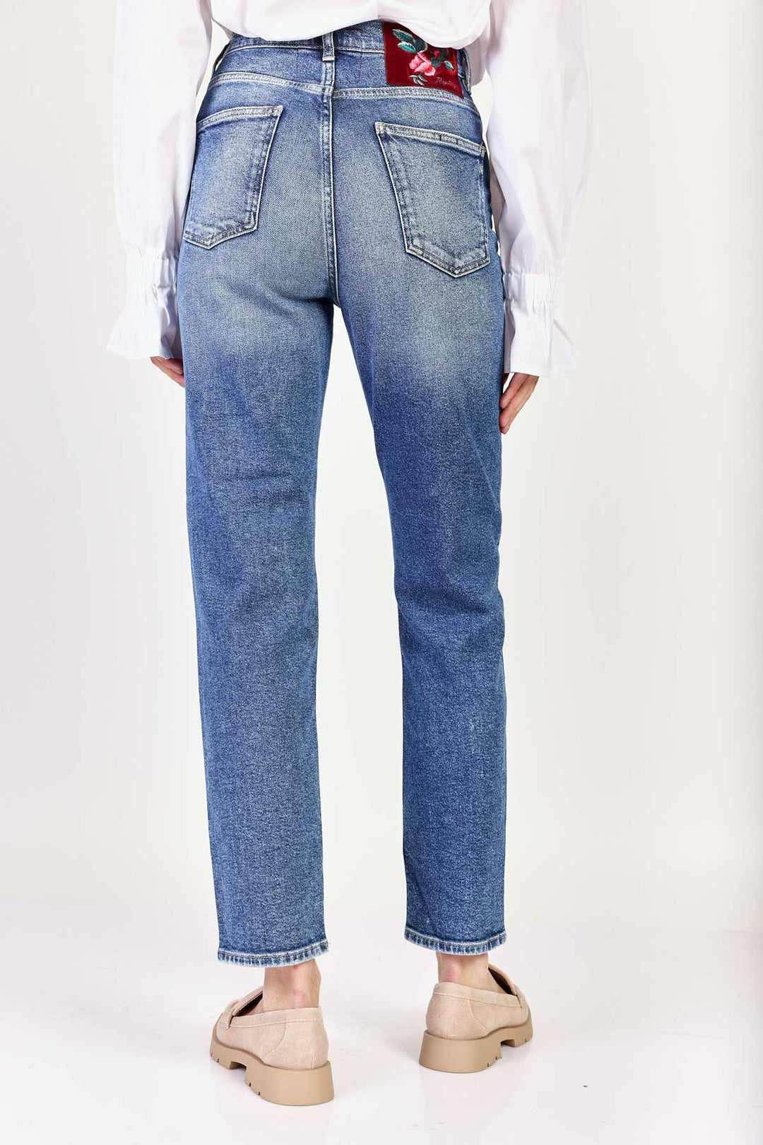 מכנסי ג'ינס Straight Leg עם שפשופים