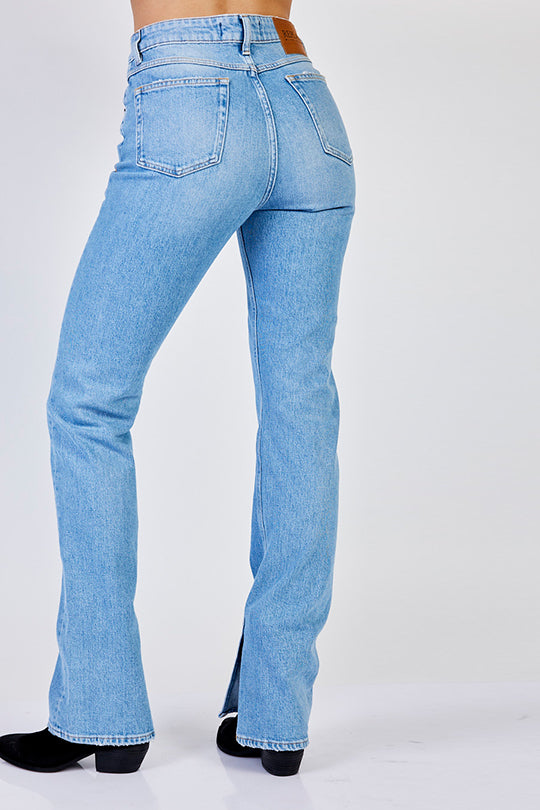 ג'ינס עם שסעים SHARLJN Flare בצבע תכלת