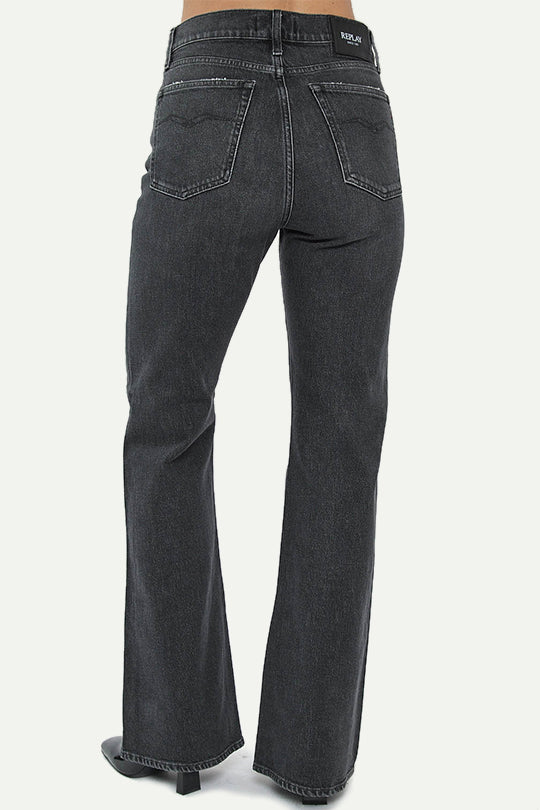 ג׳ינס BECKA בגזרה מתרחבת בצבע שחור דהוי