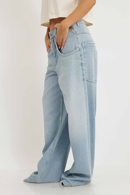 ג’ינס רחב בצבע תכלת בהיר