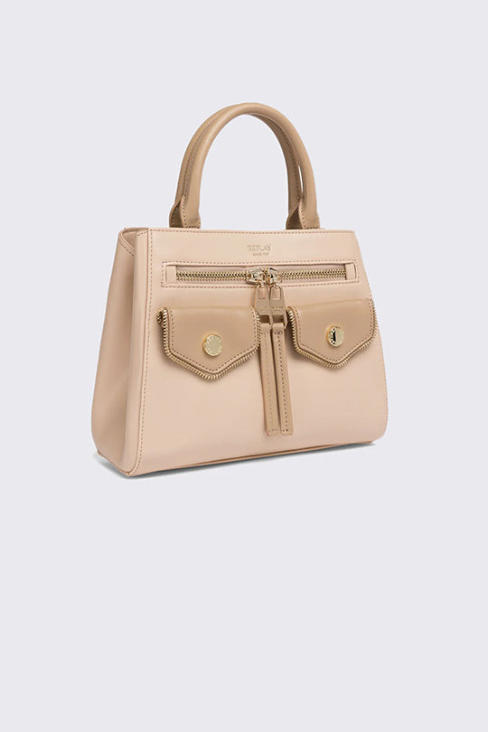 תיק יד לנשים בצבע בז׳ עם כיסים קדמיים ולוגו