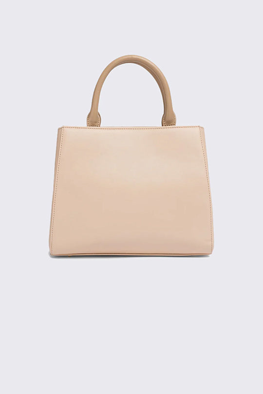 תיק יד לנשים בצבע בז׳ עם כיסים קדמיים ולוגו