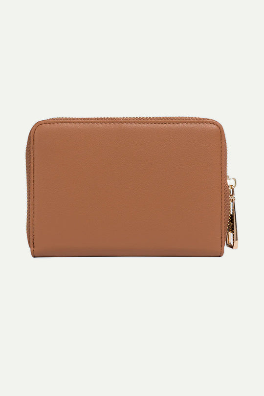 ארנק קומפקטי בצבע קפה עם רוכסן ולוגו מוזהב