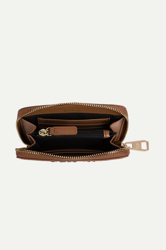 ארנק קומפקטי בצבע קפה עם רוכסן ולוגו מוזהב