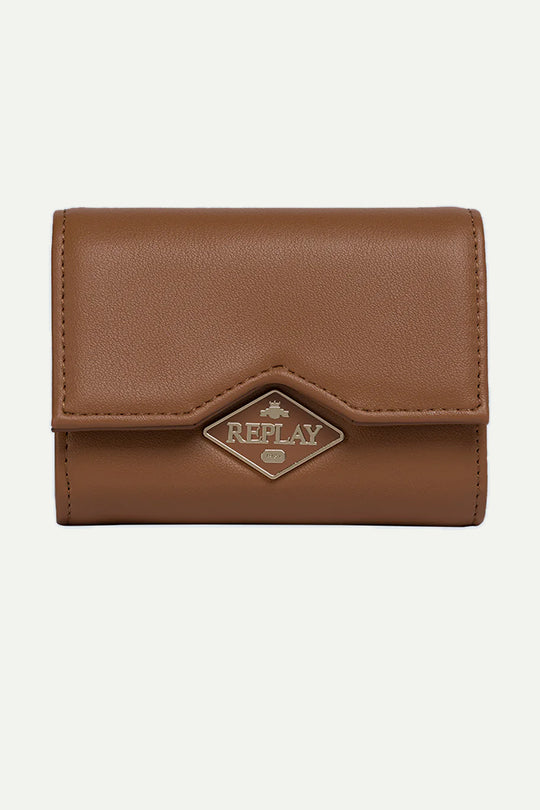 ארנק לנשים בצבע חום עם סגירת קלפה