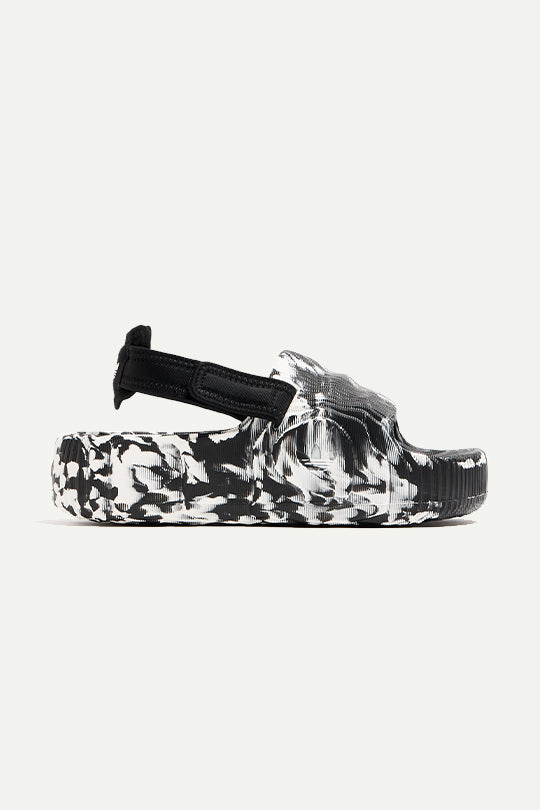 נעלי Adilette 22 Xlg בצבע שחור\לבן