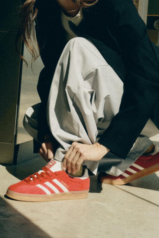 סניקרס GAZELLE INDOOR PRO בצבע אדום