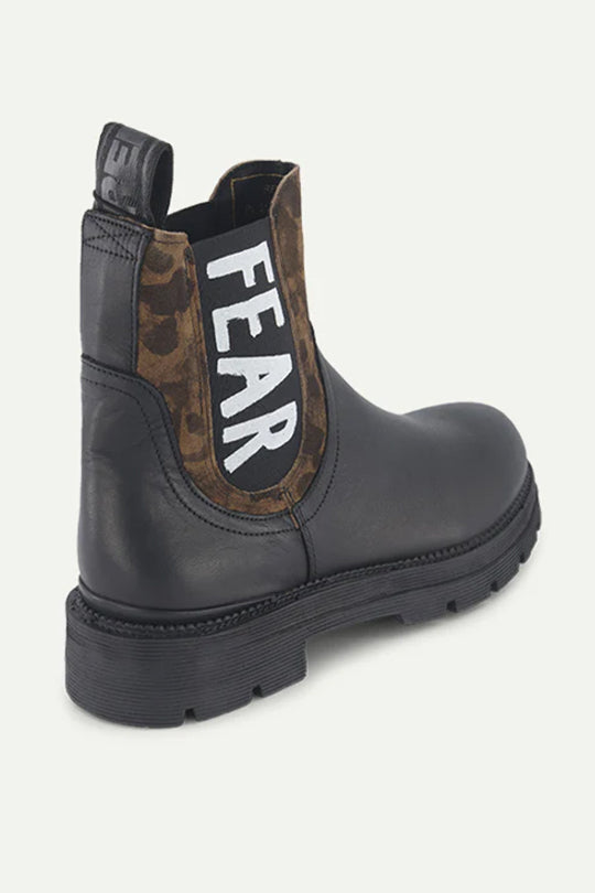 מגפוני HILLTOP עם הדפס מנומר וכיתוב בצבע שחור