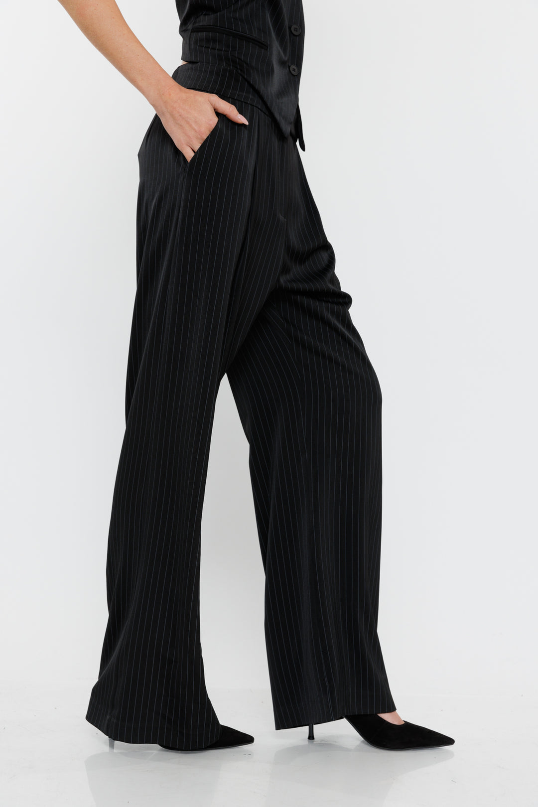 מכנסיים רחבים Vera בצבע שחור/פינסטרייפ