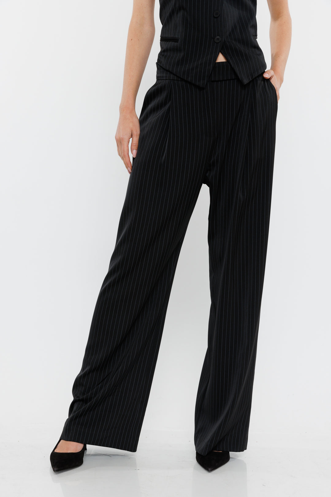 מכנסיים רחבים Vera בצבע שחור/פינסטרייפ