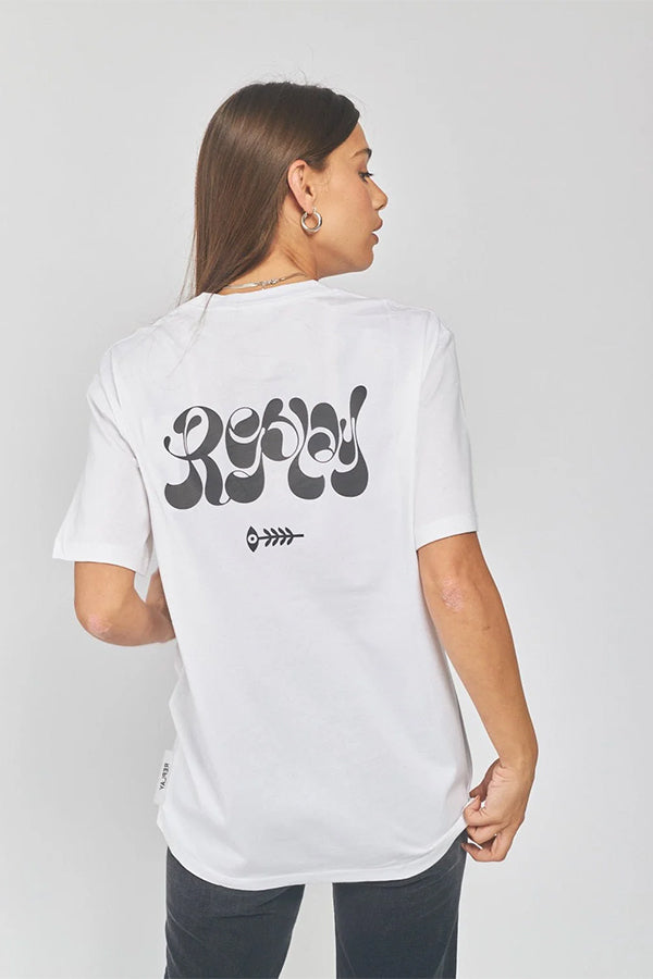 טי שירט קצרה עם הדפס לוגו לב בגב נשים