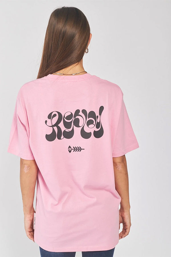 טי שירט קצרה עם הדפס לוגו לב בגב נשים