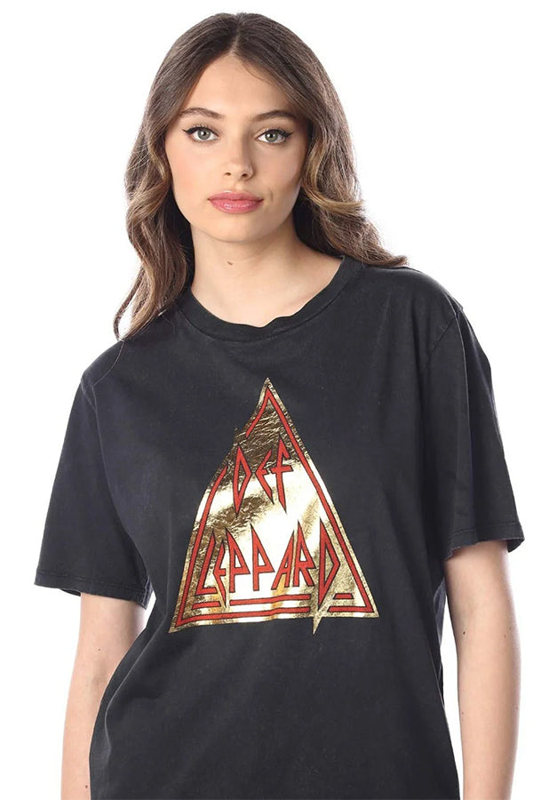 טי שירט קצרה עם הדפס להקת "Def Leppard" נשים