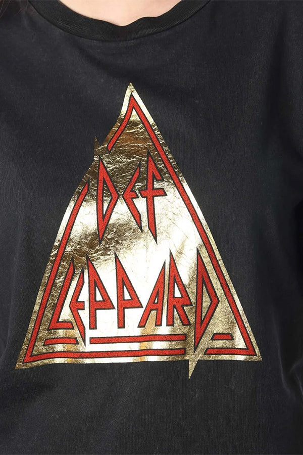 טי שירט קצרה עם הדפס להקת "Def Leppard" נשים