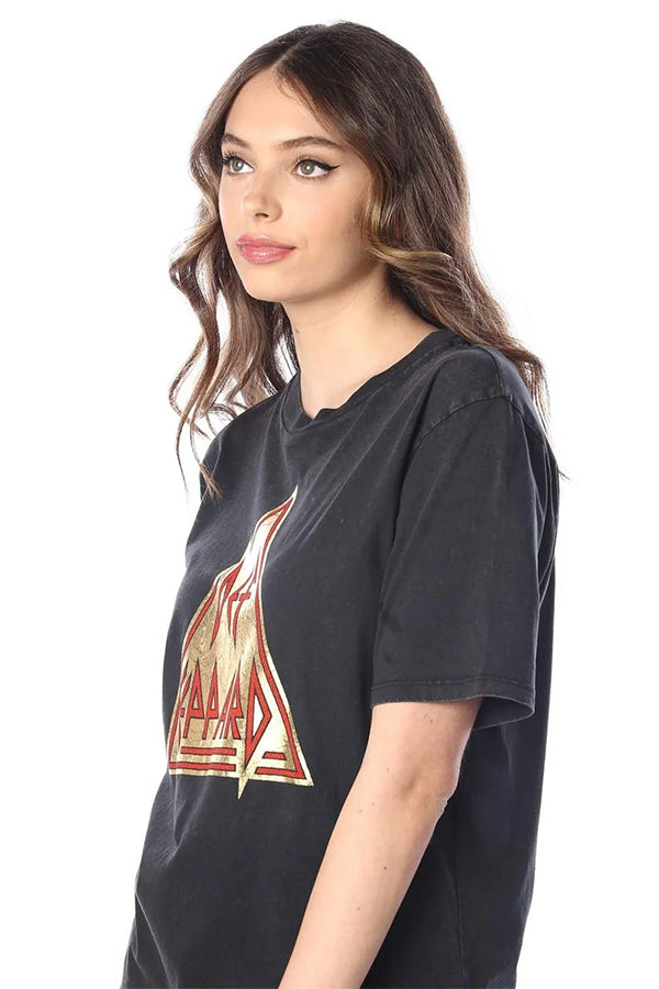 טי שירט קצרה עם הדפס להקת "Def Leppard" נשים