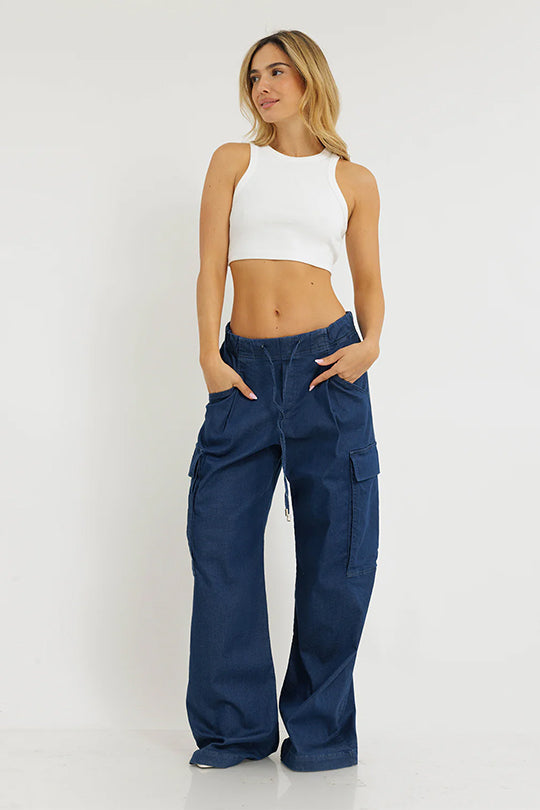 מכנסי ג'ינס רחבים לנשים בצבע כחול