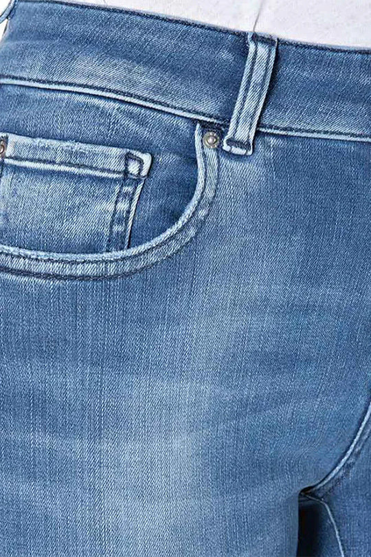 ג'ינס סקיני דהוי בצבע כחול